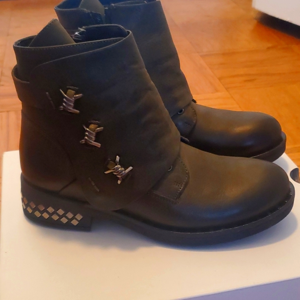 Womens leather boots